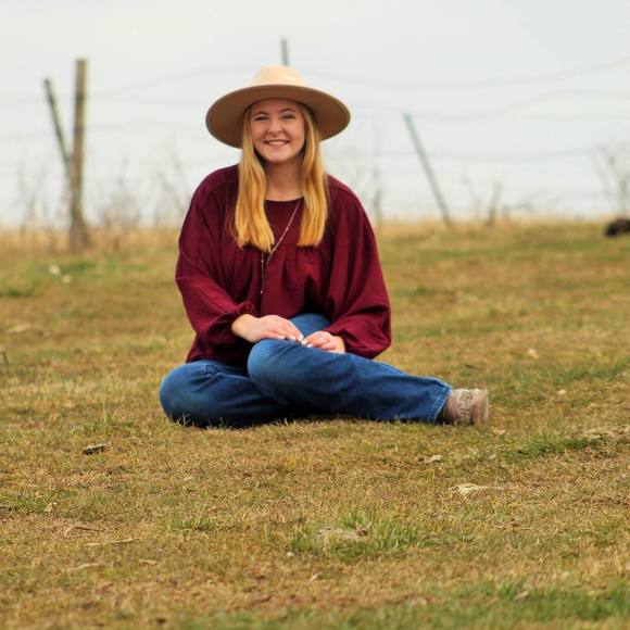 Meet your Posher, Jordyn - Picture 1 of 1